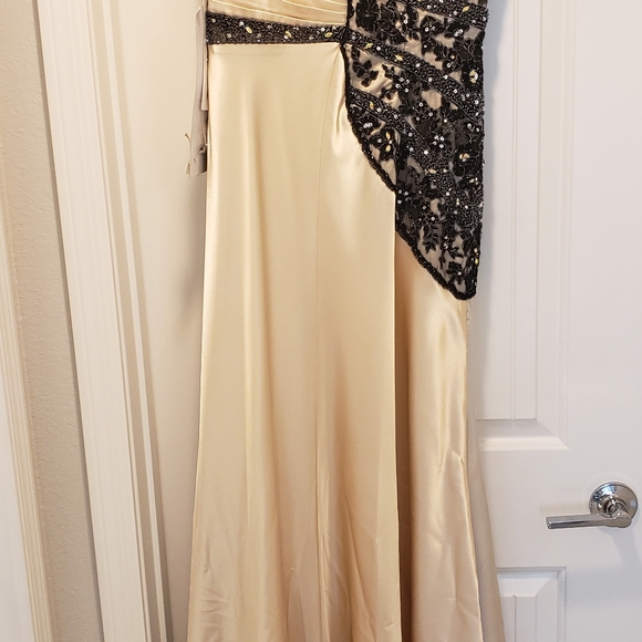 Tony Bowls Evening Gown - Picture 2 of 11